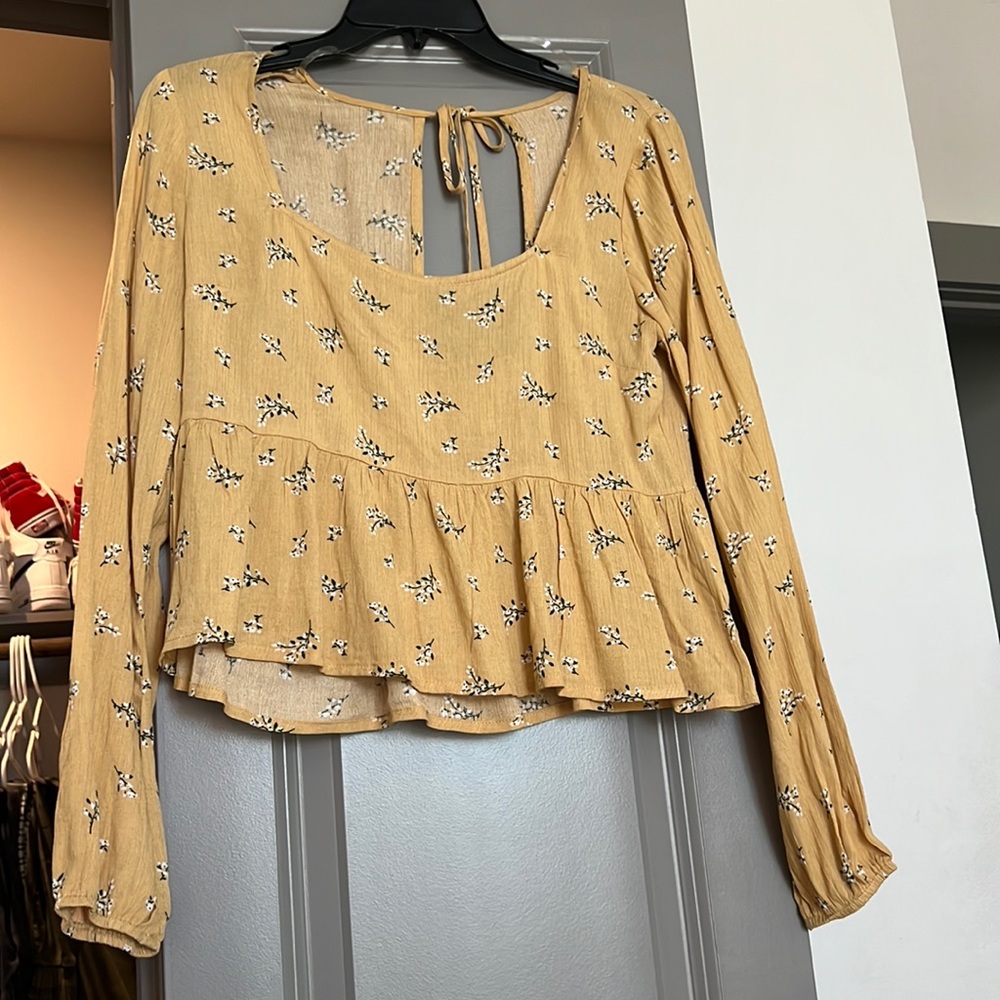 Cute yellow Floral blouse !